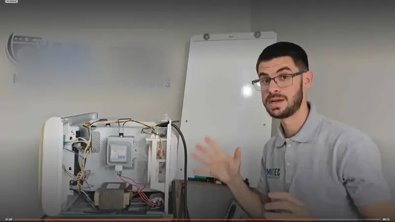 Imagen del instructor en una clase práctica del curso 2