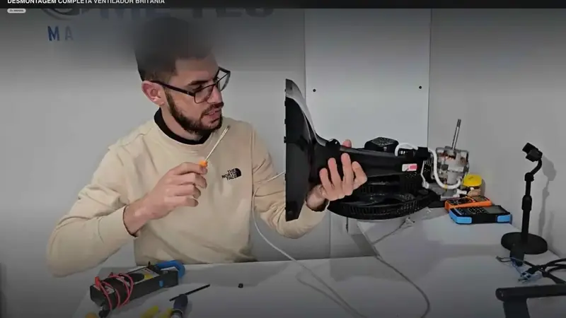 Imagen del instructor en una clase práctica del curso 5