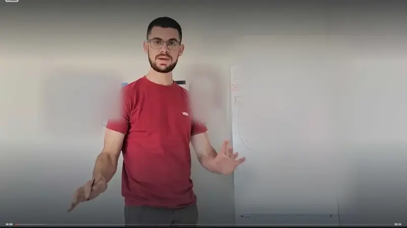 Imagen del instructor en una clase práctica del curso 29